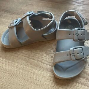 Toddler sandals size 6